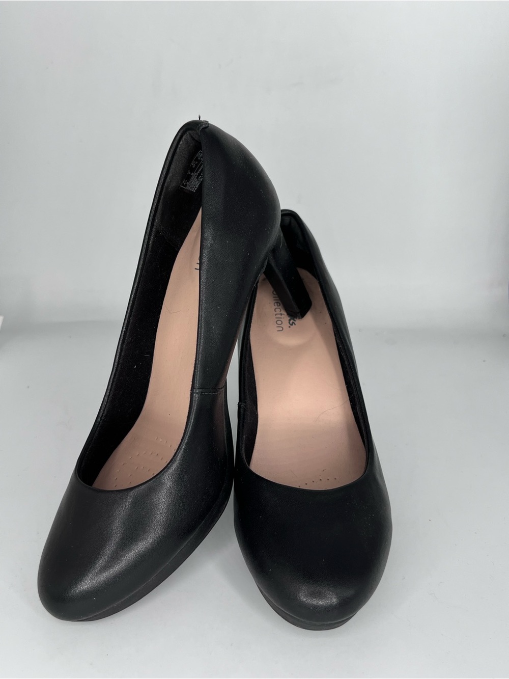 Clark’s Amber Joy Black Women's Classic Round-Toe Leather Pumps